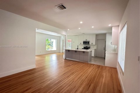 Villa ou maison à louer à Coral Gables, Floride: 4 chambres, 185.8 m2 № 2281018 - photo 8