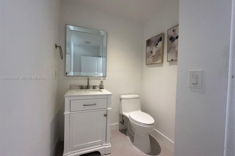 Villa ou maison à louer à Coral Gables, Floride: 4 chambres, 185.8 m2 № 2281018 - photo 19