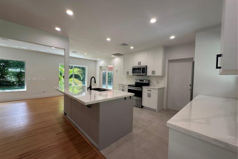 Villa ou maison à louer à Coral Gables, Floride: 4 chambres, 185.8 m2 № 2281018 - photo 10