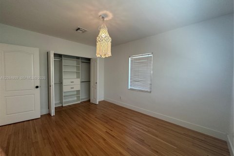 Villa ou maison à louer à Coral Gables, Floride: 4 chambres, 185.8 m2 № 2281018 - photo 30