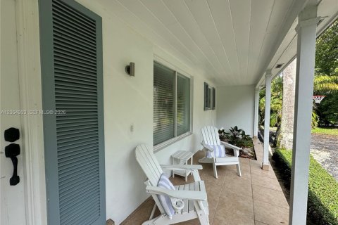 Villa ou maison à louer à Coral Gables, Floride: 4 chambres, 185.8 m2 № 2281018 - photo 7