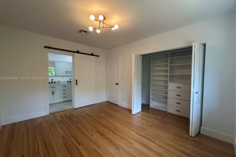 Villa ou maison à louer à Coral Gables, Floride: 4 chambres, 185.8 m2 № 2281018 - photo 23
