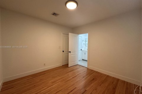 Villa ou maison à louer à Coral Gables, Floride: 4 chambres, 185.8 m2 № 2281018 - photo 26