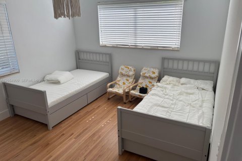 Villa ou maison à louer à Coral Gables, Floride: 4 chambres, 185.8 m2 № 2281018 - photo 28