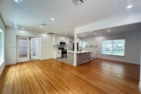 Villa ou maison à louer à Coral Gables, Floride: 4 chambres, 185.8 m2 № 2281018 - photo 14
