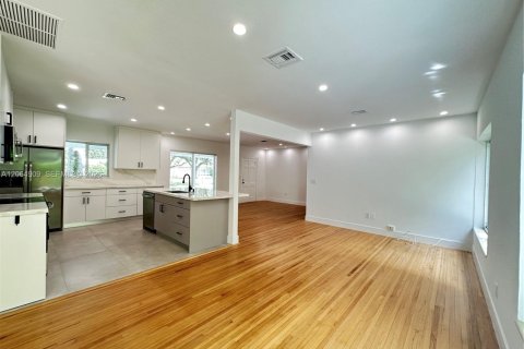 Villa ou maison à louer à Coral Gables, Floride: 4 chambres, 185.8 m2 № 2281018 - photo 13