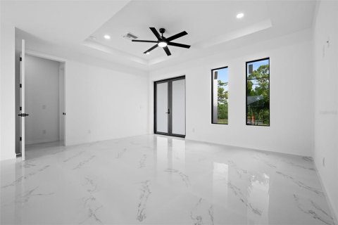House in Cape Coral, Florida 3 bedrooms, 130.99 sq.m. № 2258409 - photo 12