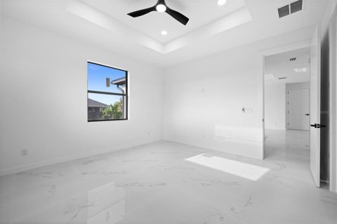 House in Cape Coral, Florida 3 bedrooms, 130.99 sq.m. № 2258409 - photo 19