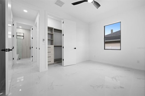 House in Cape Coral, Florida 3 bedrooms, 130.99 sq.m. № 2258409 - photo 30