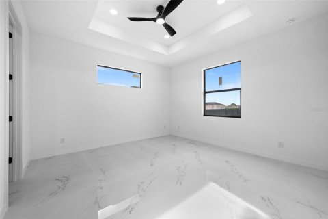 House in Cape Coral, Florida 3 bedrooms, 130.99 sq.m. № 2258409 - photo 18