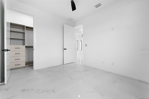House in Cape Coral, Florida 3 bedrooms, 130.99 sq.m. № 2258409 - photo 27