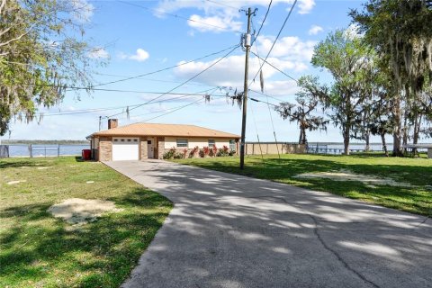 House in Lake Panasoffkee, Florida 2 bedrooms, 157.93 sq.m. № 1539233 - photo 2