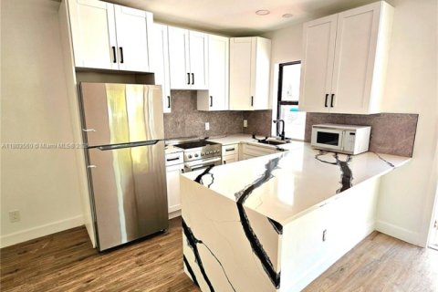 House in Hollywood, Florida 1 bedroom, 477.24 sq.m. № 1951895 - photo 26