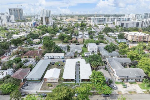 House in Hollywood, Florida 1 bedroom, 477.24 sq.m. № 1951895 - photo 19