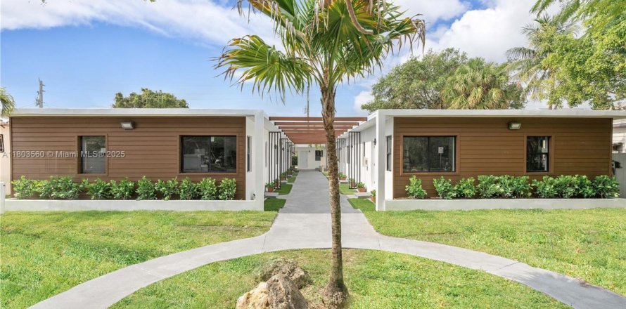 House in Hollywood, Florida 1 bedroom, 477.24 sq.m. № 1951895