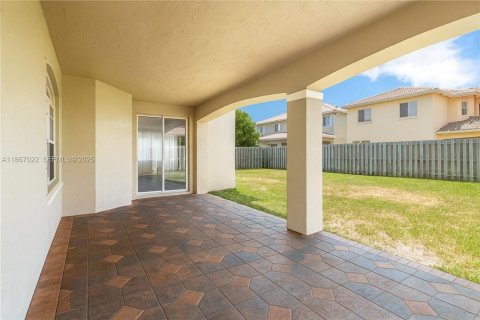 Casa en venta en Cutler Bay, Florida, 4 dormitorios, 248.05 m2 № 1920661 - foto 9