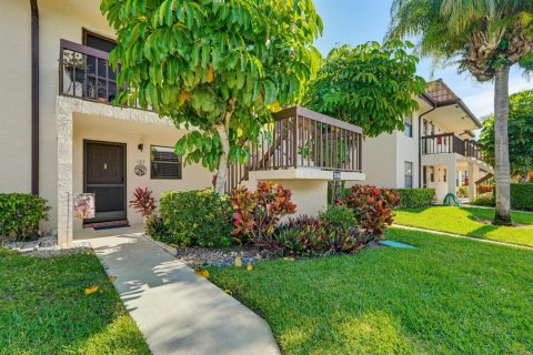 Condo in Lake Worth, Florida, 2 bedrooms № 2083940 - photo 2
