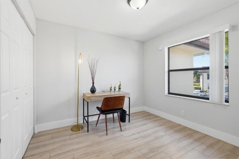 Condo in Lake Worth, Florida, 2 bedrooms № 2083940 - photo 14