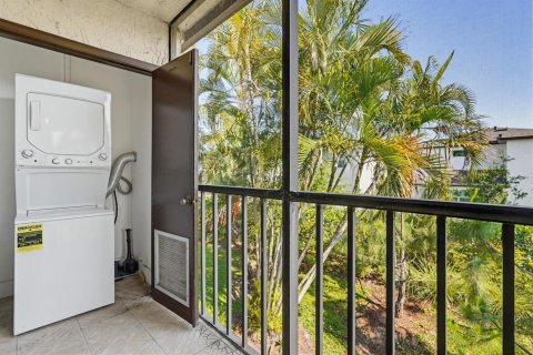 Condo in Lake Worth, Florida, 2 bedrooms № 2083940 - photo 17