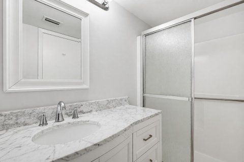 Condo in Lake Worth, Florida, 2 bedrooms № 2083940 - photo 15