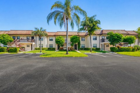 Condo in Lake Worth, Florida, 2 bedrooms № 2083940 - photo 22