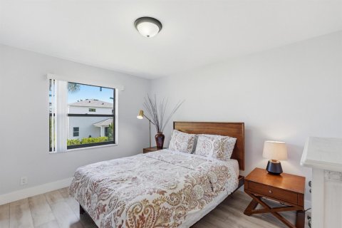 Condo in Lake Worth, Florida, 2 bedrooms № 2083940 - photo 11