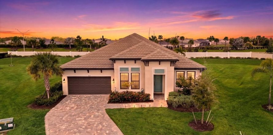 Villa ou maison à Bradenton, Floride 4 chambres, 257.8 m2 № 2226479