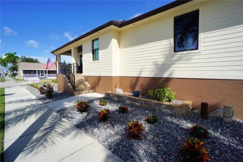 Villa ou maison à vendre à Punta Gorda, Floride: 2 chambres, 125.05 m2 № 2324889 - photo 6