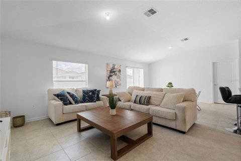 House in ASTONIA in Davenport, Florida 3 bedrooms, 144.46 sq.m. № 2208928 - photo 16