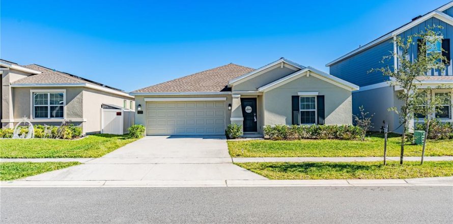 House in ASTONIA in Davenport, Florida 3 bedrooms, 144.46 sq.m. № 2208928