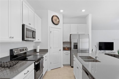 House in ASTONIA in Davenport, Florida 3 bedrooms, 144.46 sq.m. № 2208928 - photo 11