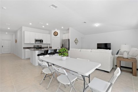 House in ASTONIA in Davenport, Florida 3 bedrooms, 144.46 sq.m. № 2208928 - photo 12