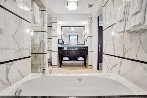Condominio en venta en Miami Beach, Florida, 49.98 m2 № 1860419 - foto 10