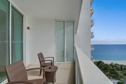 Condominio en venta en Miami Beach, Florida, 49.98 m2 № 1860419 - foto 2