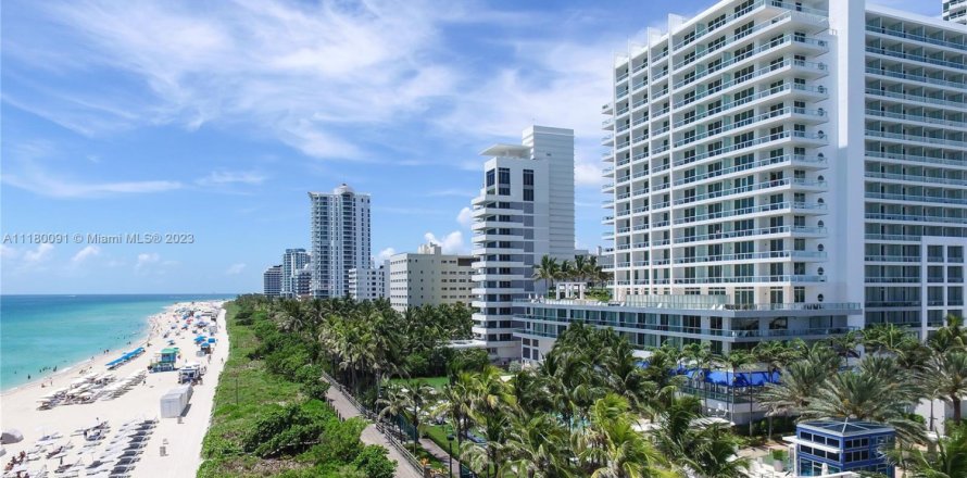 Estudio en el Condominio en Miami Beach, Florida  № 1860419