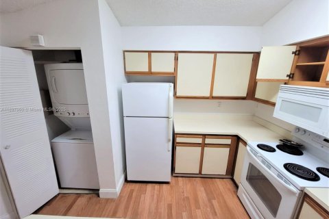 Снять в аренду кондоминиум в Форт-Лодердейл, Флорида 1 спальня, 58.71м2, № 1949688 - фото 3