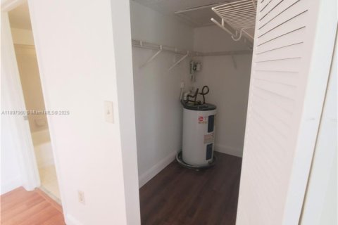 Снять в аренду кондоминиум в Форт-Лодердейл, Флорида 1 спальня, 58.71м2, № 1949688 - фото 8