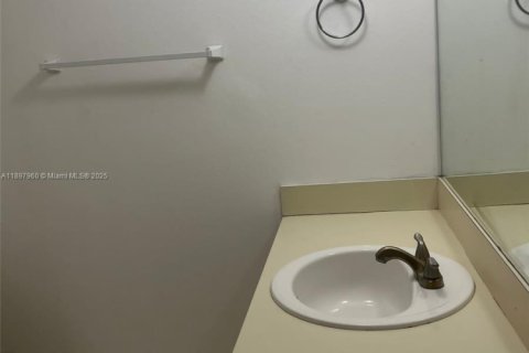 Снять в аренду кондоминиум в Форт-Лодердейл, Флорида 1 спальня, 58.71м2, № 1949688 - фото 10