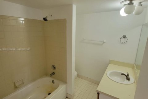 Снять в аренду кондоминиум в Форт-Лодердейл, Флорида 1 спальня, 58.71м2, № 1949688 - фото 7