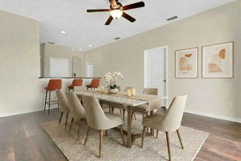 Townhouse in Sorrento, Florida 3 bedrooms, 140.19 sq.m. № 2151113 - photo 15