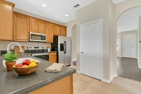 Townhouse in Sorrento, Florida 3 bedrooms, 140.19 sq.m. № 2151113 - photo 6