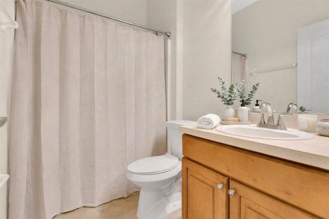 Townhouse in Sorrento, Florida 3 bedrooms, 140.19 sq.m. № 2151113 - photo 24