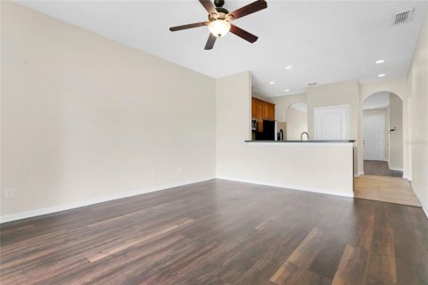 Townhouse in Sorrento, Florida 3 bedrooms, 140.19 sq.m. № 2151113 - photo 14