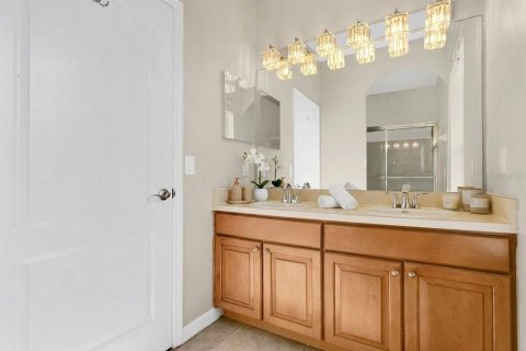 Townhouse in Sorrento, Florida 3 bedrooms, 140.19 sq.m. № 2151113 - photo 10