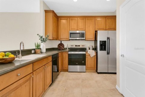 Townhouse in Sorrento, Florida 3 bedrooms, 140.19 sq.m. № 2151113 - photo 7