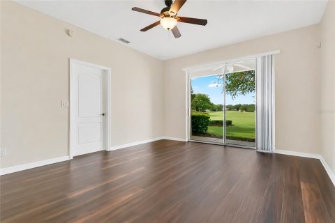 Townhouse in Sorrento, Florida 3 bedrooms, 140.19 sq.m. № 2151113 - photo 18