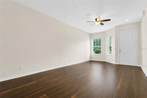 Townhouse in Sorrento, Florida 3 bedrooms, 140.19 sq.m. № 2151113 - photo 4