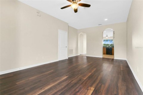 Townhouse in Sorrento, Florida 3 bedrooms, 140.19 sq.m. № 2151113 - photo 5
