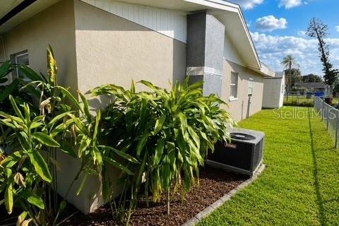 House in Fort Myers, Florida 3 bedrooms, 107.02 sq.m. № 2196182 - photo 2
