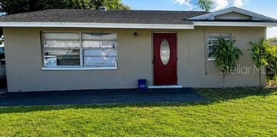 House in Fort Myers, Florida 3 bedrooms, 107.02 sq.m. № 2196182